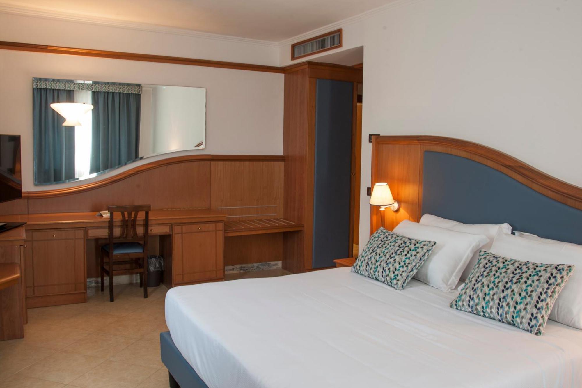 Hotel Centrale Sabaudia Εξωτερικό φωτογραφία