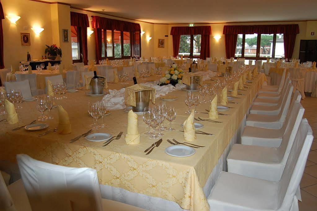 Hotel Centrale Sabaudia Εξωτερικό φωτογραφία