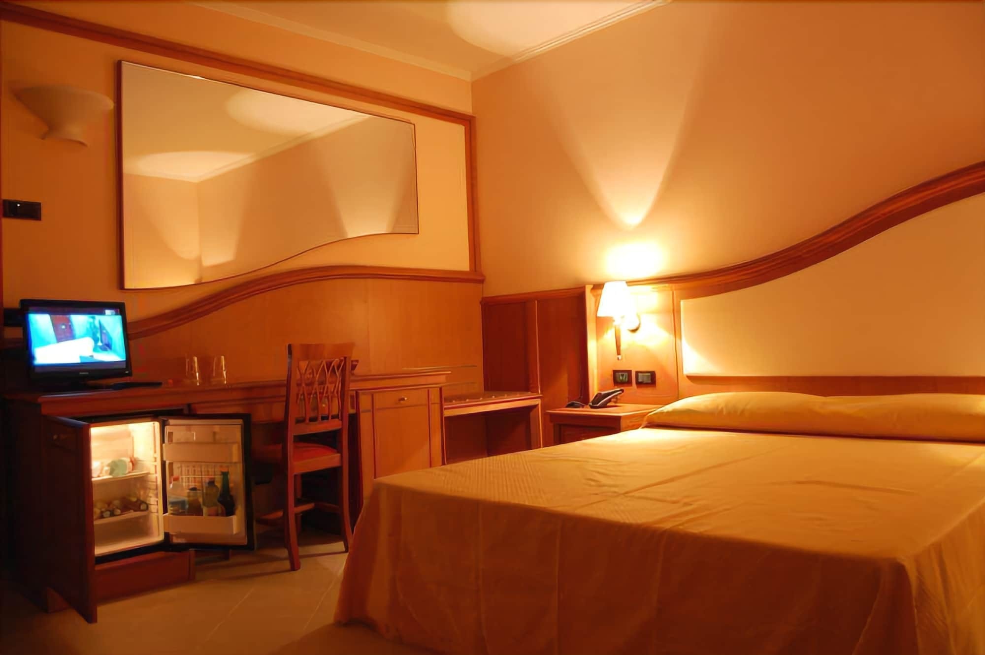 Hotel Centrale Sabaudia Εξωτερικό φωτογραφία